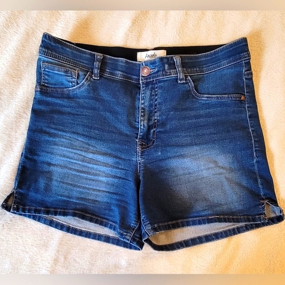 Women's Angels 360 Sculpt Jean Shorts - Picture 1 of 3